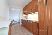 Pronájem 3+1 78m2 s balkonem a garáží na Veselé, cena 10000 CZK / objekt / měsíc, nabízí 