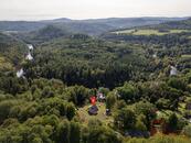 Chata s výhledem na Ohři, pozemek 1 255 m², 15 min Karlovy Vary, cena cena v RK, nabízí AQUA realty s.r.o.