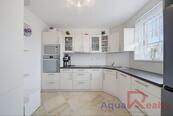 Prodej prostorného rodinného domu 6+KK, 206 m², pozemek 907 m², Mezirolí, cena 11990000 CZK / objekt, nabízí AQUA realty s.r.o.