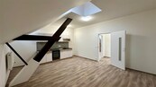 Pronájem podkrovního bytu 3+kk v Chebu, 64 m2, cena 17000 CZK / objekt / měsíc, nabízí ERA Estate Agency