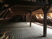 Pronájem velkých skladových prostor, cena 5000 CZK / objekt / měsíc, nabízí 