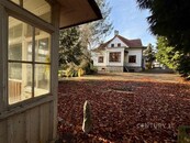 Dům, který se nestaví znovu. Prvorepubliková vila z roku 1925 s pozemkem 1 452 m2 a možností nové hodnoty jako rezidenční projekt či sídlo firmy, cena 13990000 CZK / objekt, nabízí 
