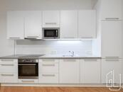 Světlý byt 1+kk k pronájmu Praha 8 Karlín, cena 19500 CZK / objekt / měsíc, nabízí GLJ Partners