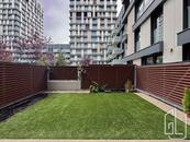 Prodej ateliéru 2+kk s terasou, parkovacím stáním a sklepem rezidence Garden Towers, Praha, cena 10450000 CZK / objekt, nabízí GLJ Partners