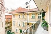 Pronájem bytu 4+1 nacházející se v atraktivní a prestižní lokalitě Praha 1 - Malá Strana, cena 79000 CZK / objekt / měsíc, nabízí GLJ Partners