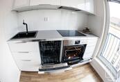 Moderní a světlý byt 2+kk s vestavěnými skříněmi a plně vybavenou kuchyní, cena 24990 CZK / objekt / měsíc, nabízí 