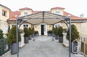 Pronájem bytu 4+1 nacházející se v prestižní lokalitě Praha 1 Malá Strana, ulice Vlašská., cena 90000 CZK / objekt / měsíc, nabízí 