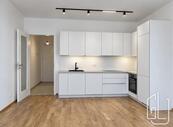 Pronájem bytu 1+kk s balkonem, 36 m² Švarcova, Praha - Karlín, Rezidence Blízká , cena 24900 CZK / objekt / měsíc, nabízí GLJ Partners