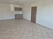Pronájem komerčního prostoru 46 m2, P10-Uhřiněves, ul. Netluky, 1.NP, cihla, OV, cena 10000 CZK / objekt / měsíc, nabízí 