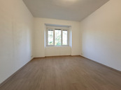 Pronájem bytu 1+kk v ulici Hartigova, Praha 3, dobrý stav, část. zařízený, cena 14000 CZK / objekt / měsíc, nabízí Altoja Living, s.r.o.