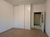 Pronájem bytu 1+kk v ulici Hartigova, Praha 3, dobrý stav, část. zařízený, cena 14000 CZK / objekt / měsíc, nabízí Altoja Living, s.r.o.