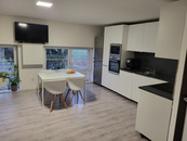 Pronájem bytu 2+kk, 55 m2, P10-Uhřiněves, ul. Netluky, 2.NP, cihla, cena 22000 CZK / objekt / měsíc, nabízí Altoja Living, s.r.o.