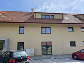 Pronájem moderního bytu 1+kk s parkovacím stáním, Karlštejn, částečně zařízený, cena 15000 CZK / objekt / měsíc, nabízí 