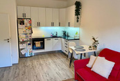 Pronájem bytu 2+kk/PS, 41m2, P6-Ruzyně, ul. Karlovarská, 3.NP, cihla, , cena 21000 CZK / objekt / měsíc, nabízí Altoja Living, s.r.o.