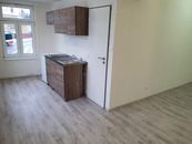 Pronájem bytu 1+kk, 28 m2, Strančice, ul. Průmyslová, 2.NP, cihla, cena 15000 CZK / objekt / měsíc, nabízí 