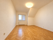 Pronájem podkrovního bytu 2+kk v ulici Ke stírce, Praha 8, částečně zařízený, po rekonstrukci, cena 20000 CZK / objekt / měsíc, nabízí Altoja Living, s.r.o.
