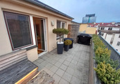 Pronájem bytu 2+kk s terasou na Praze 7, ulice Přístavní, částečně zařízený, cena 23000 CZK / objekt / měsíc, nabízí Altoja Living, s.r.o.