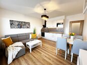 Jedinečná nabídka bytu 2+kk s velkým balkonem, vlastní garážové stání a sklep, České Budějovice, cena 16000 CZK / objekt / měsíc, nabízí 