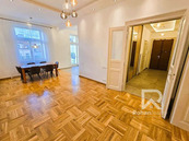  Elegantní byt 2+kk (91 m2) Na Zderaze - noblesní bydlení s balkonem v srdci Prahy 2, cena 36000 CZK / objekt / měsíc, nabízí Rohan reality s.r.o.