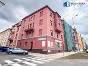 Pronájem obchodních prostor s výlohou (55 m2), ulice Cajthamlova 1427/2, Teplice, cena 10000 CZK / objekt / měsíc, nabízí 