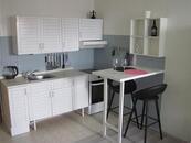 Pronájem slunného a plně vybaveného bytu 1-kk, 23 m2 s lodžií 4 m2 - Praha 8 Kobylisy, cena 14500 CZK / objekt / měsíc, nabízí Vilma Frantová