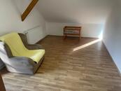 pronájem samostatné poloviny rodinného domu s vlastním vchodem, cena 16000 CZK / objekt / měsíc, nabízí Cortes Capital s.r.o.