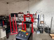 Pronájem autoservisu cca 70m2, Praha 8, cena 30000 CZK / objekt / měsíc, nabízí 