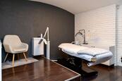 Přenechání zavedeného kosmetického salonu, 136 m2, Praha 2, Nové Město, cena 28500 CZK / objekt / měsíc, nabízí Smart Relo s.r.o.