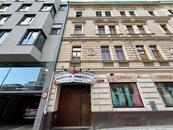 Nabízíme k pronájmu prostorný byt 2+1 o velikosti 65 m² v atraktivní lokalitě Praha 3, cena 24000 CZK / objekt / měsíc, nabízí 