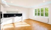 Pronájem prostorného bytu 4+kk, 104 m² Praha 5, Smíchov, ul. Plzeňská., cena 41500 CZK / objekt / měsíc, nabízí Smart Relo s.r.o.
