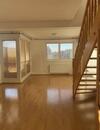 Pronájem prostorného mezonetového bytu 4+kk, 132 m² Praha 8, Kobylisy, cena 39500 CZK / objekt / měsíc, nabízí 