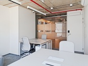 Soukromé kancelářské prostory pro 1 osobu v Regus D1 Ricany, cena 10090 CZK / objekt / měsíc, nabízí IWG Management (Czech Republic) s.r.o.
