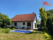 Prodej rodinného domu s okrasnou zahradou a bazénem v Úpici, cena 7990000 CZK / objekt, nabízí REALITY EU