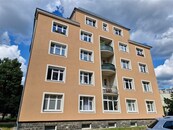 Pronájem velkého bytu 1+1 s balkonem, cihlový, po část.rek. UL Střekov, cena 10000 CZK / objekt / měsíc, nabízí