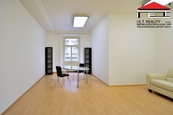 Prostorná kancelář 29 m2, v centru Prahy, možnost parkování, cena 11440 CZK / objekt / měsíc, nabízí I.E.T. Reality s.r.o. Praha