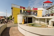 Pronájem nebytových prostor, 467 m2 - metro Kobylisy, cena 150000 CZK / objekt / měsíc, nabízí I.E.T. Reality s.r.o. Praha