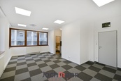 Pronájem, Kanceláře, 32m2- Hluboká nad Vltavou, cena 12000 CZK / objekt / měsíc, nabízí Jochmann reality