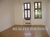 Nabízíme k pronájmu krásný velký byt 2+1 o velikosti 70 m2 v činžovním domě v centru města Plzně., cena 12000 CZK / objekt / měsíc, nabízí 