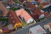 Prodej rodinného domu 3+1 před rekonstrukcí s velkou stodolou, cena 3200000 CZK / objekt, nabízí 