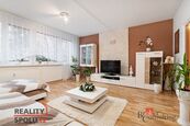 Prostorný byt 4+1 po rekonstrukci s výtahem a výbornou dostupností, cena 6970000 CZK / objekt, nabízí Realityspolu