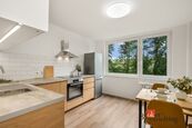 Pronájem bytu 3+1 po rekonstrukci Praha 4, Modřany, ulice Urbánkova, 79 m, lodžie, cena 36300 CZK / objekt / měsíc, nabízí 
