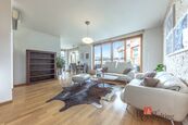 Prodej moderního bytu 3kk (91m2) s dvěma terasami (36m2 a 12m2), parkovacím stáním a sklepem v pražs, cena 16500000 CZK / objekt, nabízí Realityspolu