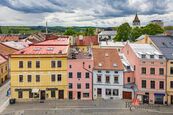 Prostorný atypický byt 3+1, 95 m s lodžií, krbem a atriem, cena 5490000 CZK / objekt, nabízí 