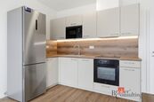 Pronájem bytu 2+kk, cena 18000 CZK / objekt / měsíc, nabízí 