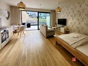 Luxusní byt 1+kk 66 m s terasou a garážovým stáním v resortu MOLO Lipno, cena 7650000 CZK / objekt, nabízí 