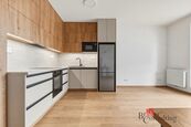 Pronájem moderního 2+kk s velkou terasou, cena 19000 CZK / objekt / měsíc, nabízí 