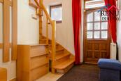 Pronájem rodinného domu 214m2, pozemek 352m2, cena 37000 CZK / objekt / měsíc, nabízí 