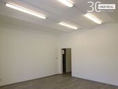 Pronájem kanceláře po rekonstrukci (ul. Komenského, 40 m2), cena 5000 CZK / objekt / měsíc, nabízí 
