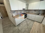 Pronájem bytu 1+1 na ulici Frýdlantská s balkónem., cena 10100 CZK / objekt / měsíc, nabízí 