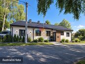 Nabízíme prodej komerční nemovitosti se dvěma byty 1kk a 3kk, cena 2500000 CZK / objekt, nabízí 